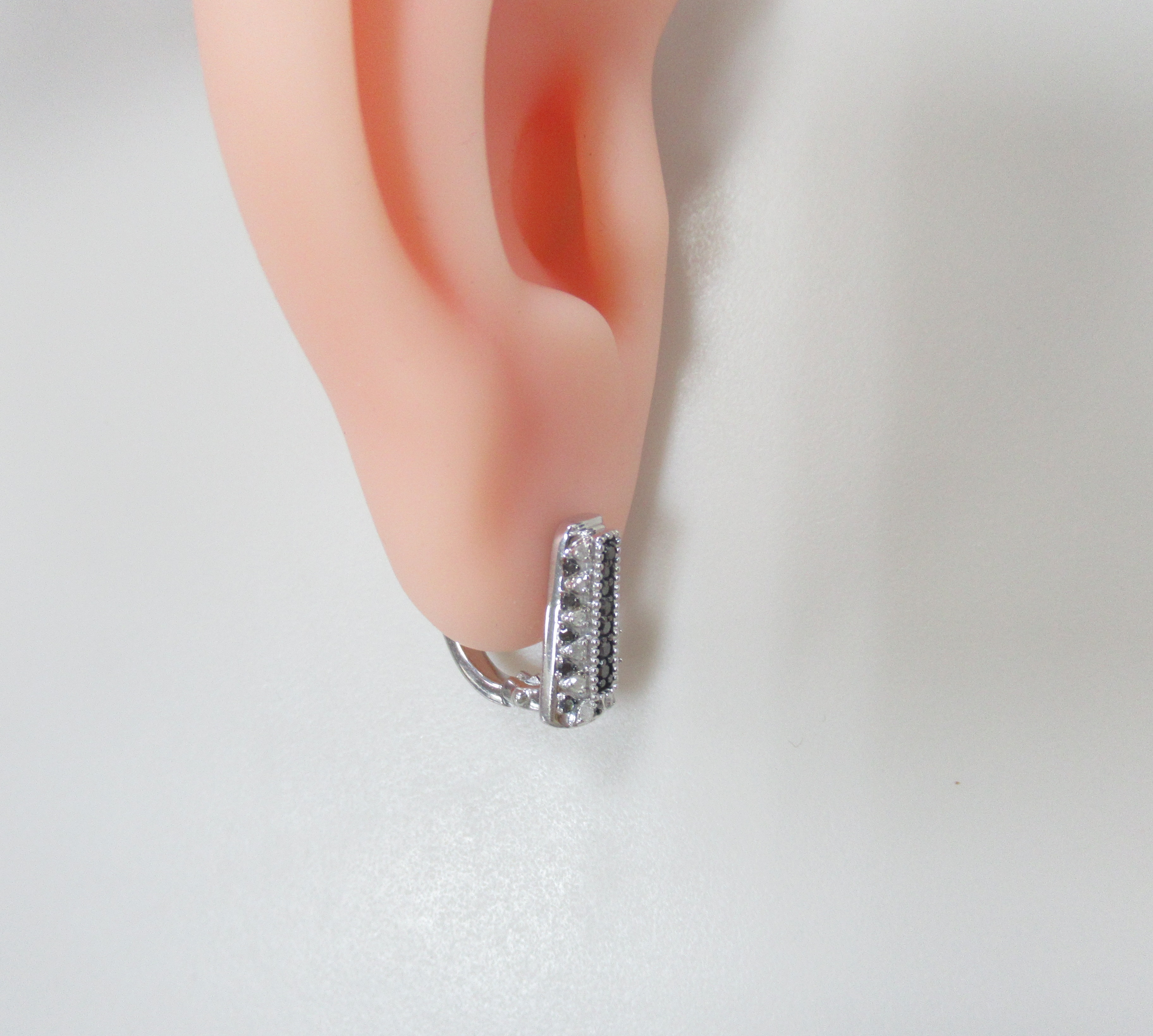 Серебряные серьги с бриллиантами